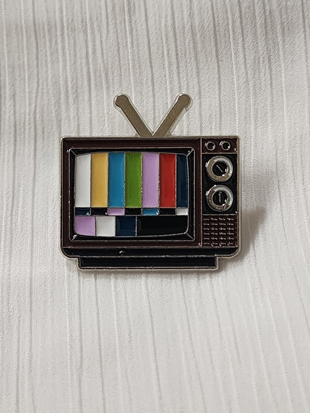 ✨️ 📺 "Retro Television Test Pattern" Enamel Pin - Picture 2 of 4